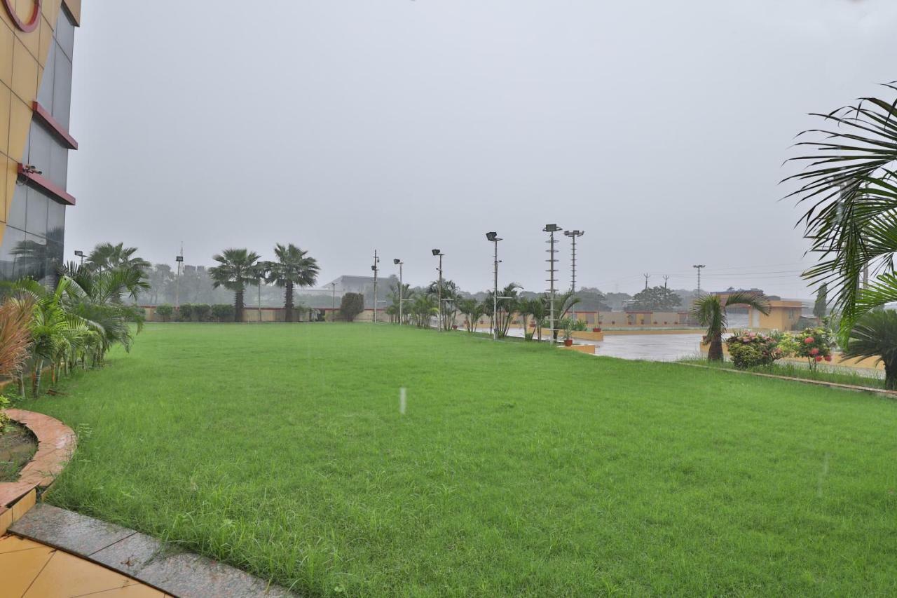 Capital O 47284 Atithi Resort Bharuch Exterior photo