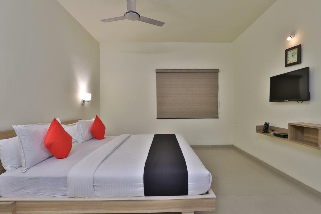 Capital O 47284 Atithi Resort Bharuch Exterior photo