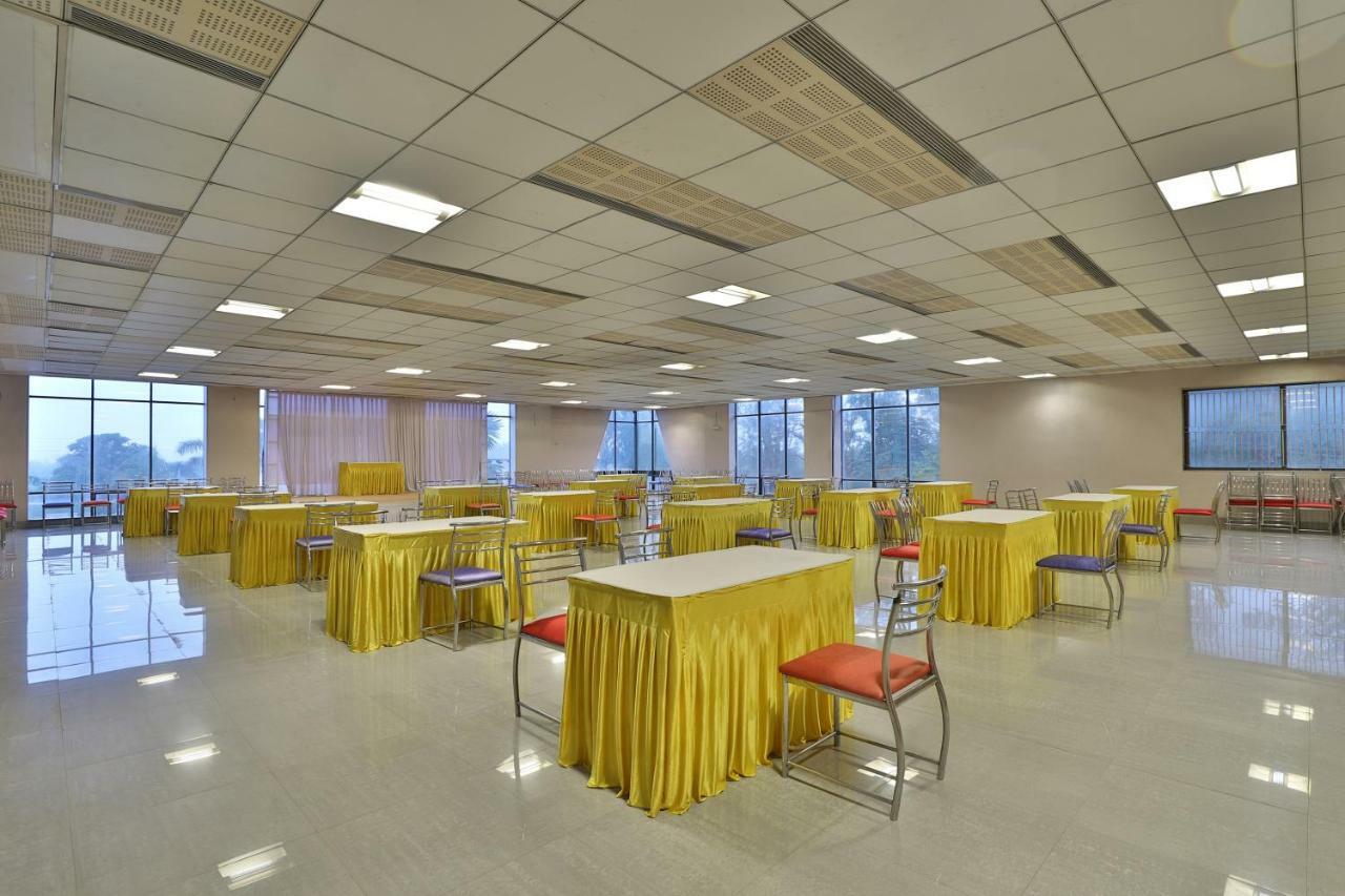 Capital O 47284 Atithi Resort Bharuch Exterior photo