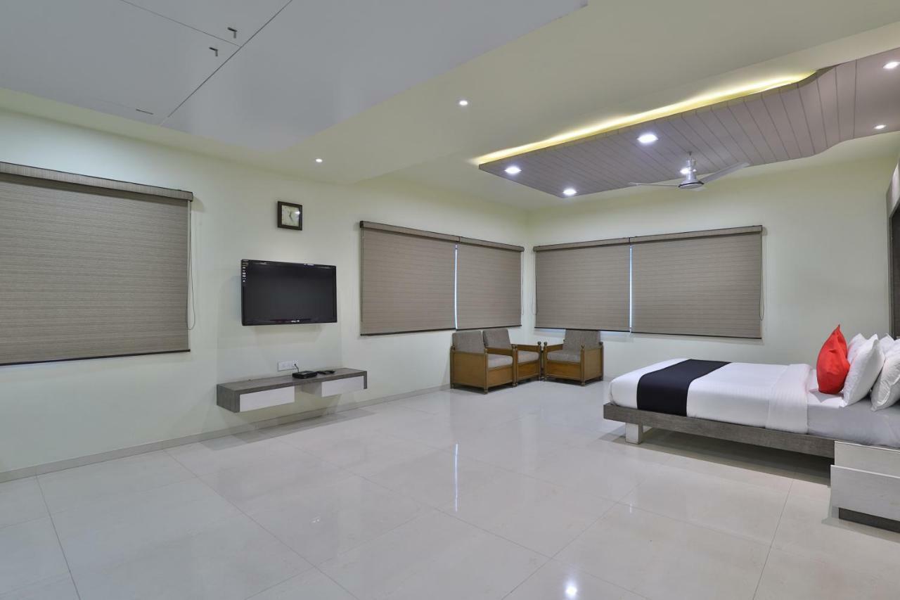 Capital O 47284 Atithi Resort Bharuch Exterior photo